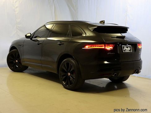 Used 2020 Jaguar F-PACE S image 9