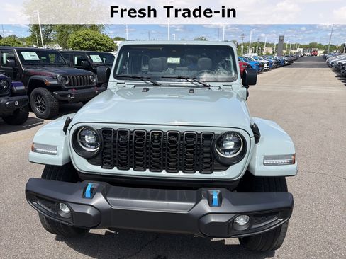 Used 2024 Jeep Wrangler Unlimited Sahara w/ Technology Group AWD/4WD image 15