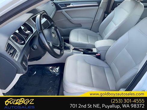 Used 2017 Volkswagen Golf SE image 13