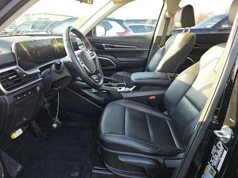 Used 2023 Kia Telluride LX image 2