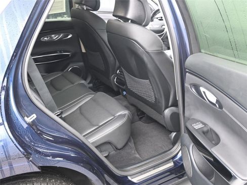 Used 2025 Genesis GV70 2.5T image 8