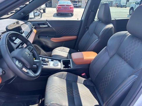Used 2022 Mitsubishi Outlander SEL AWD/4WD image 2