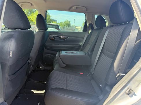Used 2019 Nissan Rogue S FWD image 9