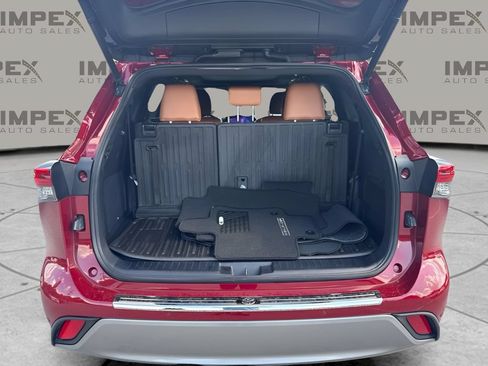 Used 2023 Toyota Highlander Platinum FWD image 19