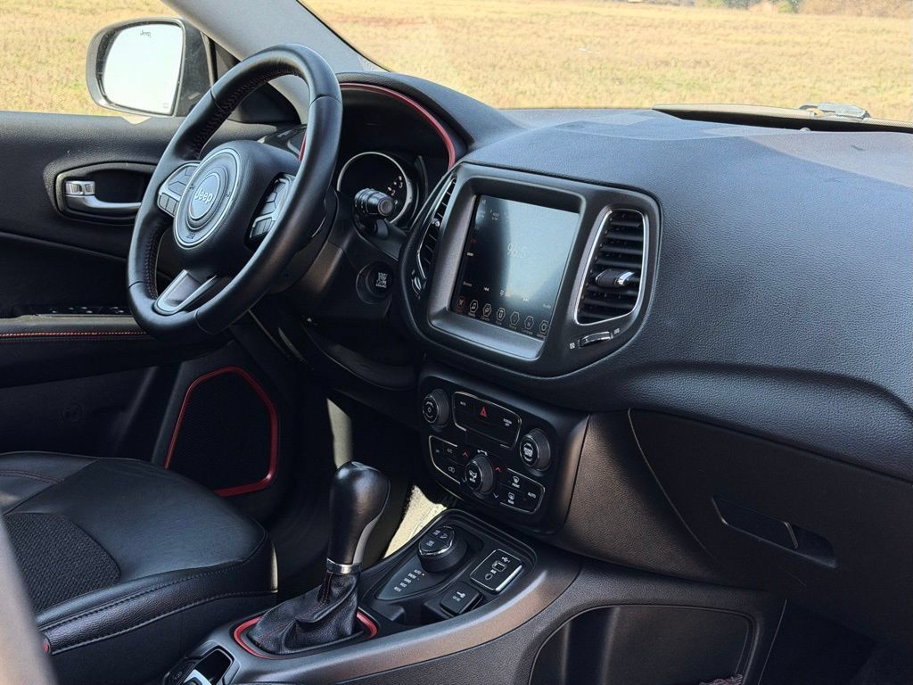 Used 2019 Jeep Compass Trailhawk AWD/4WD image 24