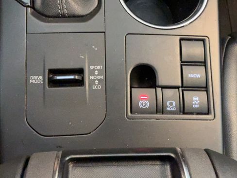 Used 2023 Toyota Highlander XLE FWD image 17
