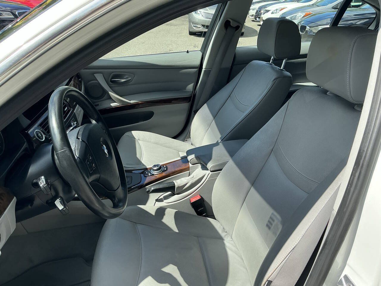 Used 2011 BMW 335i xDrive Sedan AWD/4WD image 19