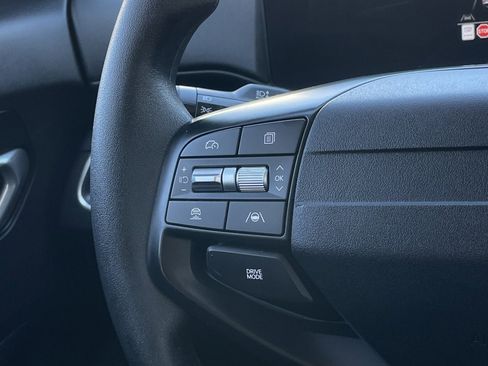 Used 2025 Kia K4 LXS image 9