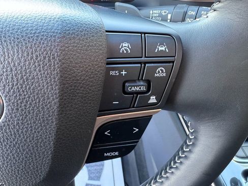 Used 2025 Toyota Crown Signia Limited image 19