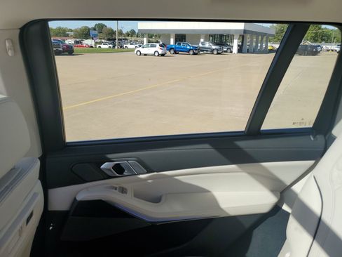 Used 2022 BMW X7 xDrive40i w/ Premium Package image 12