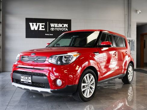 Used 2017 Kia Soul + image 2