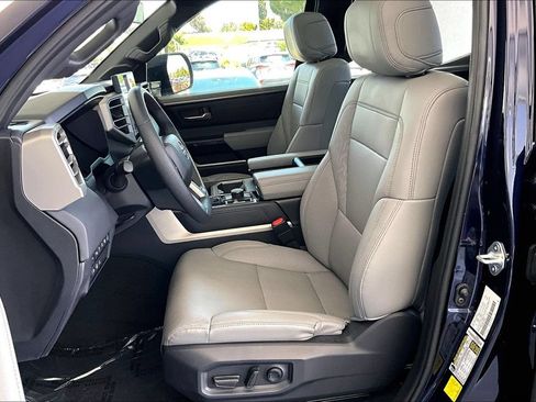 Used 2025 Toyota Tundra Limited AWD/4WD image 22