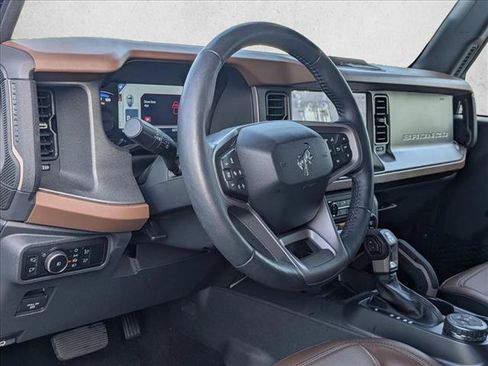 Used 2024 Ford Bronco Outer Banks AWD/4WD image 3