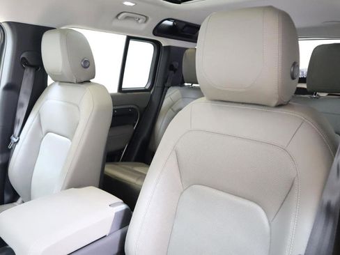 Used 2023 Land Rover Defender 110 SE image 12