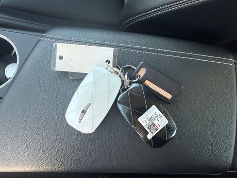 Used 2025 Genesis G70 2.5T image 24