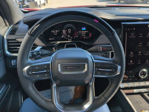 Used 2025 GMC Acadia Denali w/ Super Cruise Package FWD image 23