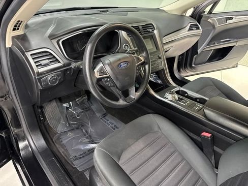 Used 2020 Ford Fusion SE FWD image 12