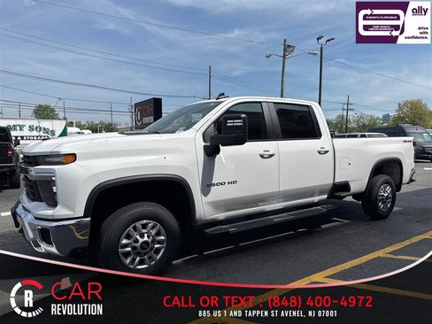 Used 2024 Chevrolet Silverado 2500 LT AWD/4WD image 3
