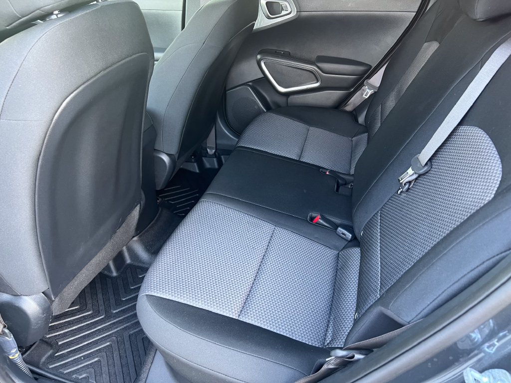 Used 2025 Kia Soul LX w/ LX Technology Package FWD image 12