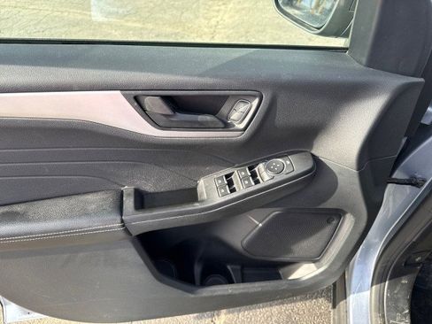 Used 2022 Ford Escape SE image 11