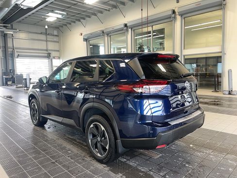 Certified 2025 Nissan Rogue SV image 5