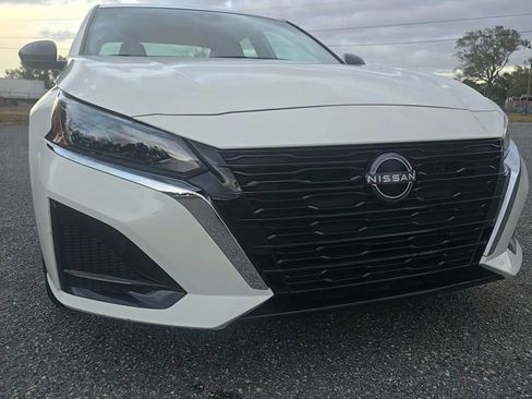 Used 2025 Nissan Altima 2.5 SV image 9