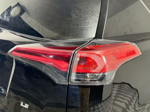 Used 2018 Toyota RAV4 LE w/ All Weather Liner Package image 33