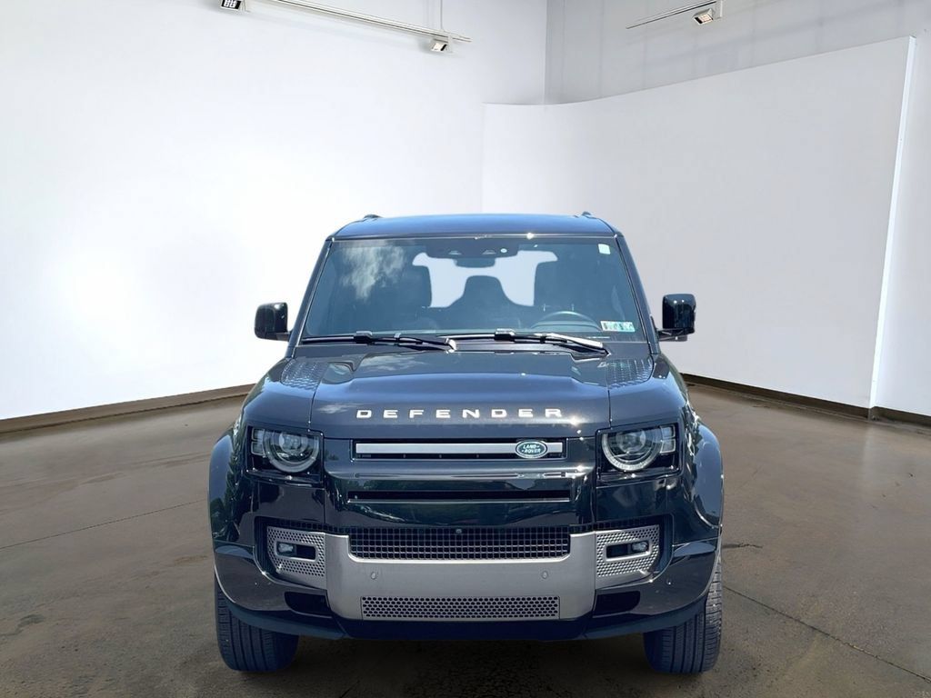Used 2024 Land Rover Defender 110 X-Dynamic SE AWD/4WD image 2