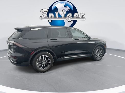 Used 2024 Lincoln Nautilus Premier image 10