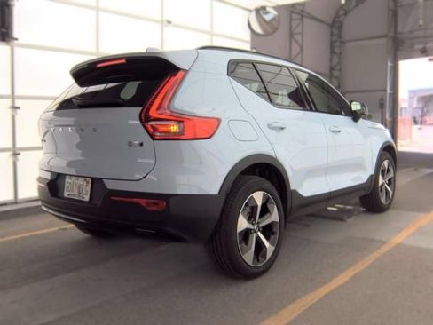 Used 2026 Volvo XC40 B5 Plus AWD/4WD image 4