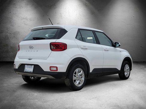 New 2026 Hyundai Venue SE FWD image 3