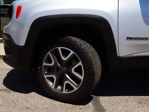 Used 2017 Jeep Renegade Latitude w/ Safety & Security Group (ALP) AWD/4WD image 5