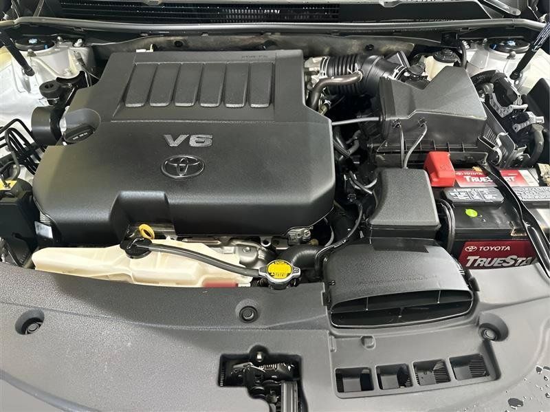 Used 2014 Toyota Avalon Limited w/ Technology Package FWD image 28