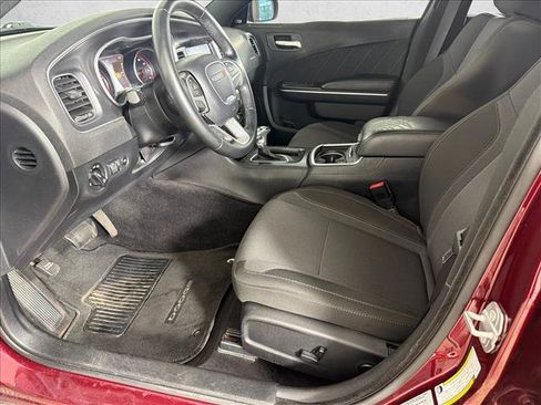 Used 2017 Dodge Charger SXT RWD image 9