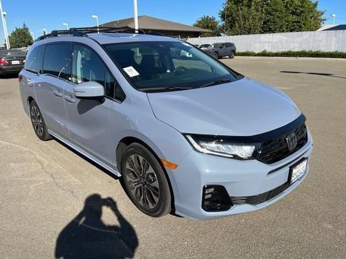 Used 2026 Honda Odyssey Elite image 2