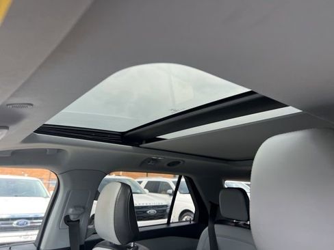 Certified 2021 Ford Explorer XLT w/ Equipment Group 202A image 18