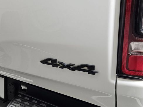 Used 2023 RAM 1500 Laramie AWD/4WD image 5
