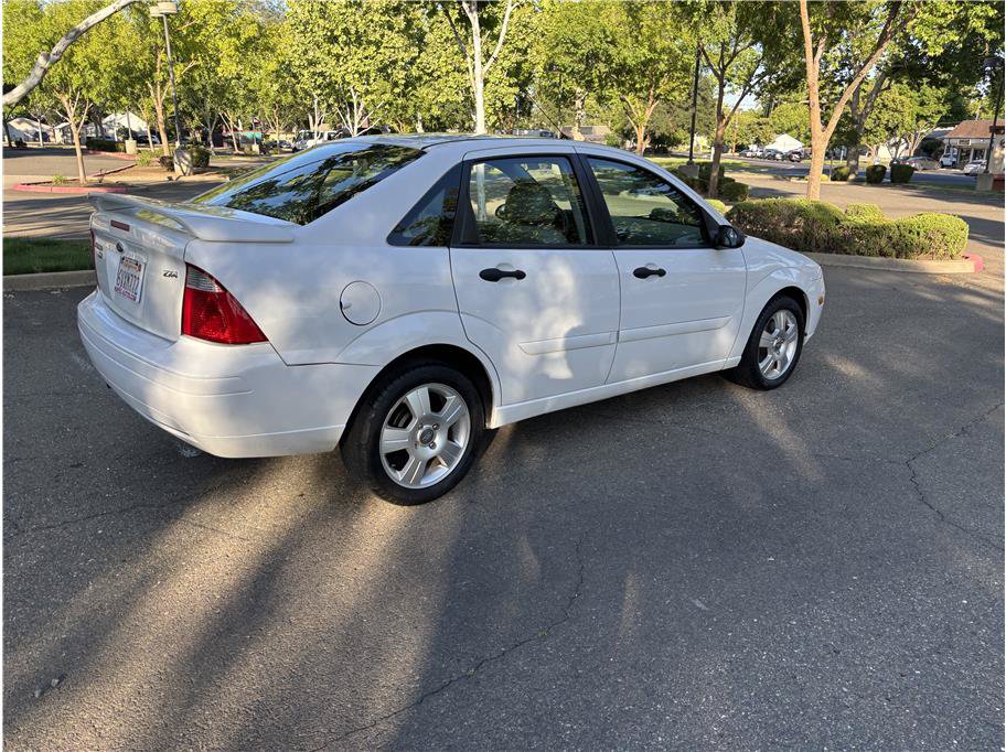 Used 2005 Ford Focus SES FWD image 5