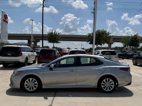 Used 2024 Toyota Camry LE w/ Convenience Package FWD image 6