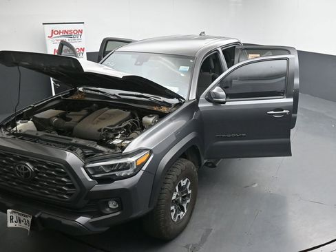 Used 2022 Toyota Tacoma TRD Off-Road AWD/4WD image 26