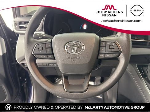 Used 2025 Toyota Sienna LE image 27