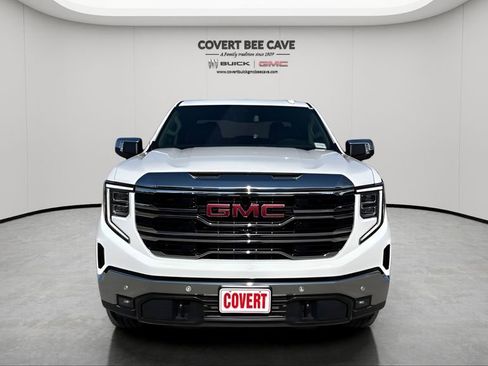 New 2026 GMC Sierra 1500 SLT image 2