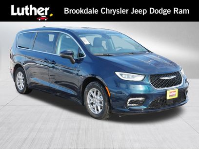 Used 2023 Chrysler Pacifica Touring-L
