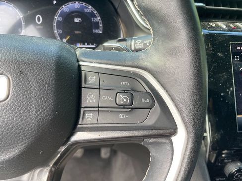 Used 2022 Jeep Grand Cherokee L Laredo AWD/4WD image 17