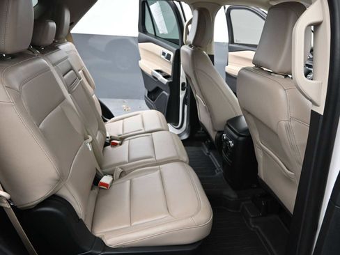 Used 2022 Ford Explorer XLT w/ Equipment Group 202A image 23