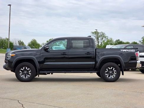 Used 2022 Toyota Tacoma TRD Off-Road AWD/4WD image 5