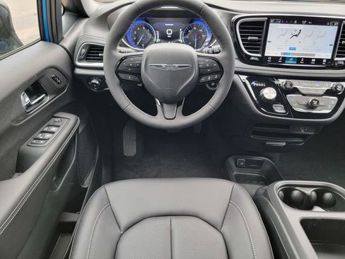 New 2026 Chrysler Pacifica Select AWD/4WD image 31