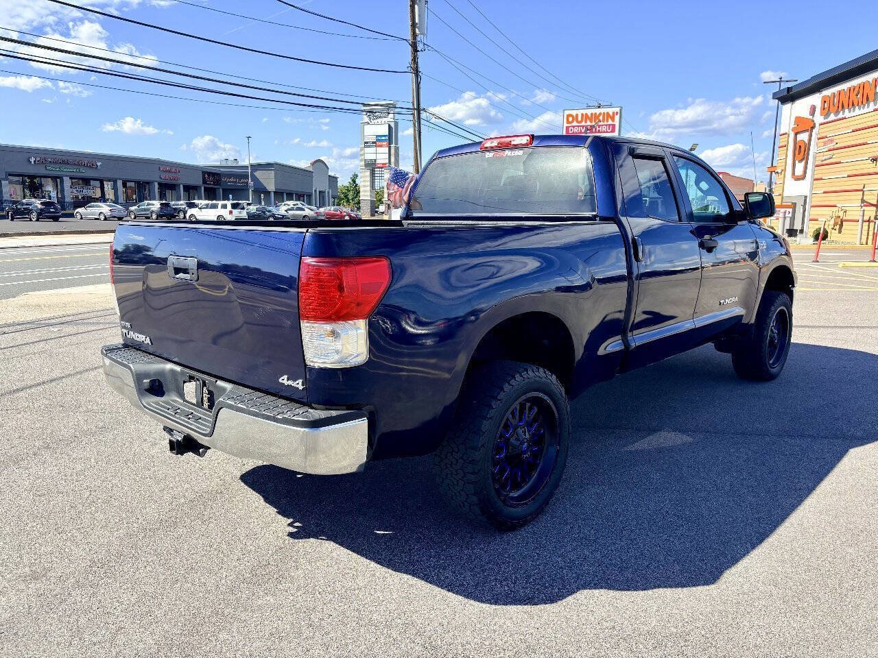 Used 2011 Toyota Tundra 4x4 Double Cab w/ Tow Pkg image 6