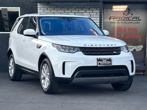 Used 2017 Land Rover Discovery SE image 4