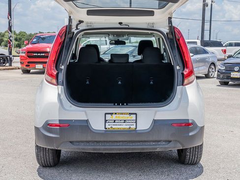 Used 2020 Kia Soul LX FWD image 12